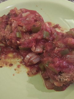 Una foto de Albóndigas de berenjena, con salsa de tomate 🍆🍆🍅🍅🍽️