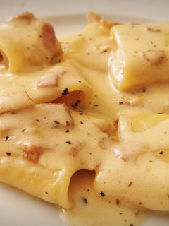Una foto de Paccheri con Panceta a la crema de Camembert