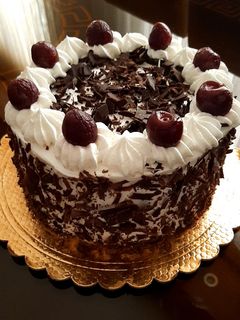 عکسی از دستور کیک جنگل سیاه (black forest)