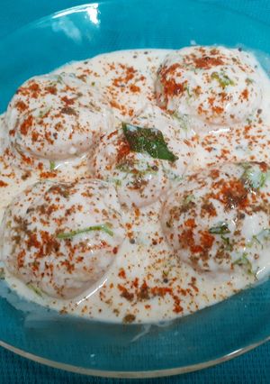 A picture of Chilled Dahi Vada.