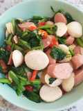 Tumis pokcoy topping baso ikan sosis