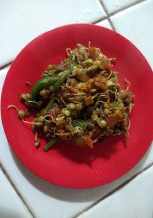 Una foto de Chop suey de germen de lentejas