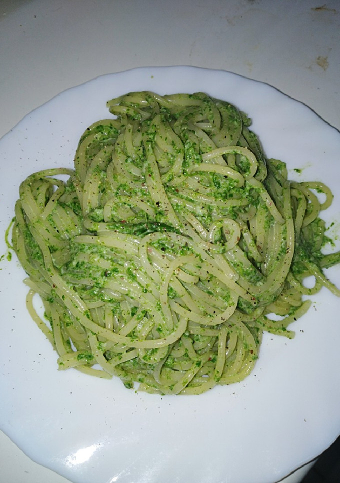 Una foto de Espaguetis con salsa de espinacas