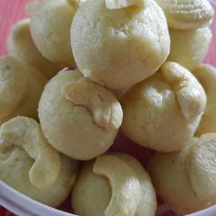 A picture of Kaju Balls.