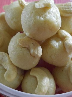 A picture of Kaju Balls.