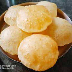 A picture of Puris.