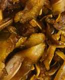 Tai heo kho nước tương