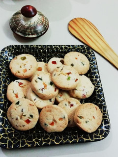 टूटी - फ्रूटी कुकीज़ (tutti-frutti cookies recipe in hindi) रेसिपी मुख्य फोटो