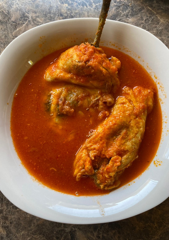 Una foto de Chiles capeados en salsa roja (A mi estilo)
