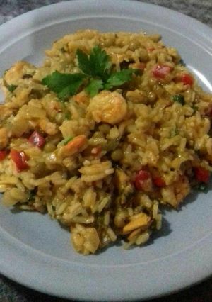 Una foto de Arroz con camarones y mejillones