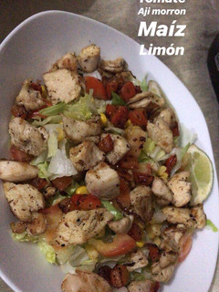 Una foto de Ensalada de pollo
