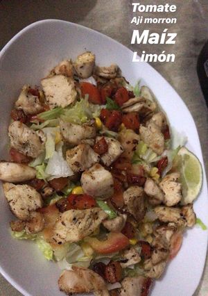 Una foto de Ensalada de pollo