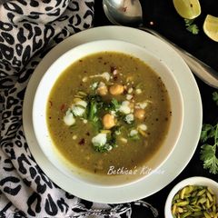 A picture of Broccoli & Chickpea Soup.