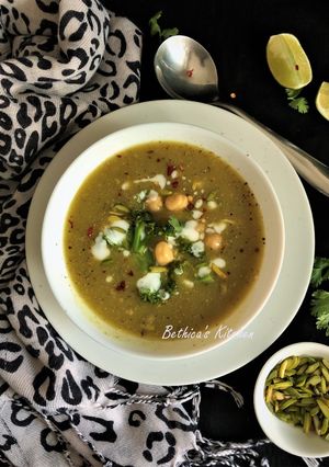 A picture of Broccoli & Chickpea Soup.