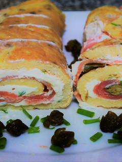 Foto principal de Rollo de salmón con alcaparras fritas