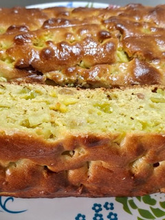 Una foto de Budín húmedo de melón y coco