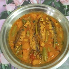 A picture of Parshe Fish curry.