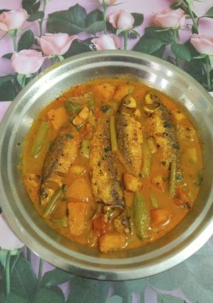 A picture of Parshe Fish curry.