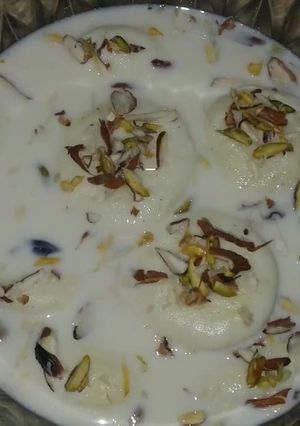 A picture of Rasmalai with milk powder.