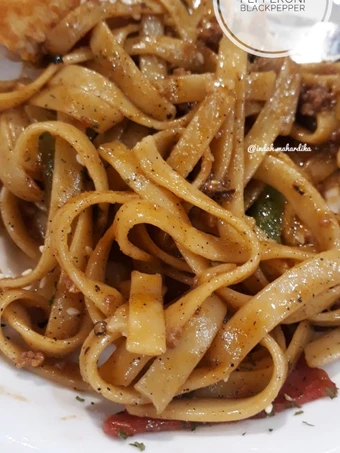 Cara Mudah Membuat Resep Fettuccine Beef Pepperoni Blackpepper yang Bikin Ngiler