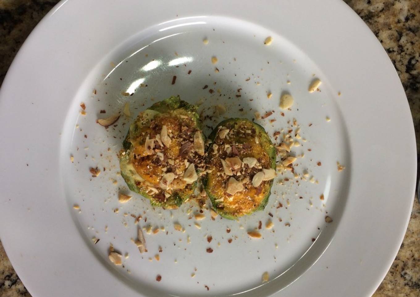 Aguacate relleno de huevo al horno