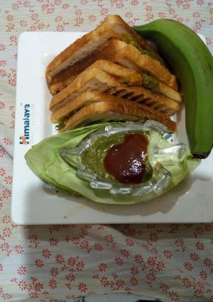 A picture of Raw Banana Mix Vegetable Sandwich.