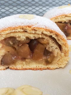 Szilvás kelt rétes recept fotója