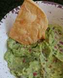 Guacamole con sobritas del pedido de la taquería