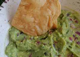 Guacamole con sobritas del pedido de la taquería