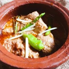 A picture of Chicken handi.