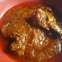 A picture of Tomato chicken stew.