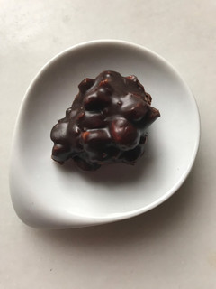 Una foto de Roquitas de chocolate y almendras tostadas