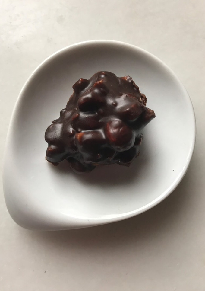 Una foto de Roquitas de chocolate y almendras tostadas