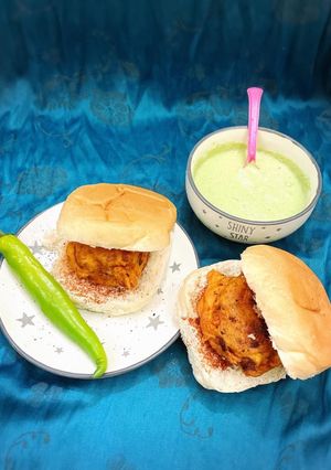 વડાપાંવ (Vadapav Recipe In Gujarati) રેસીપી મુખ્ય ફોટો