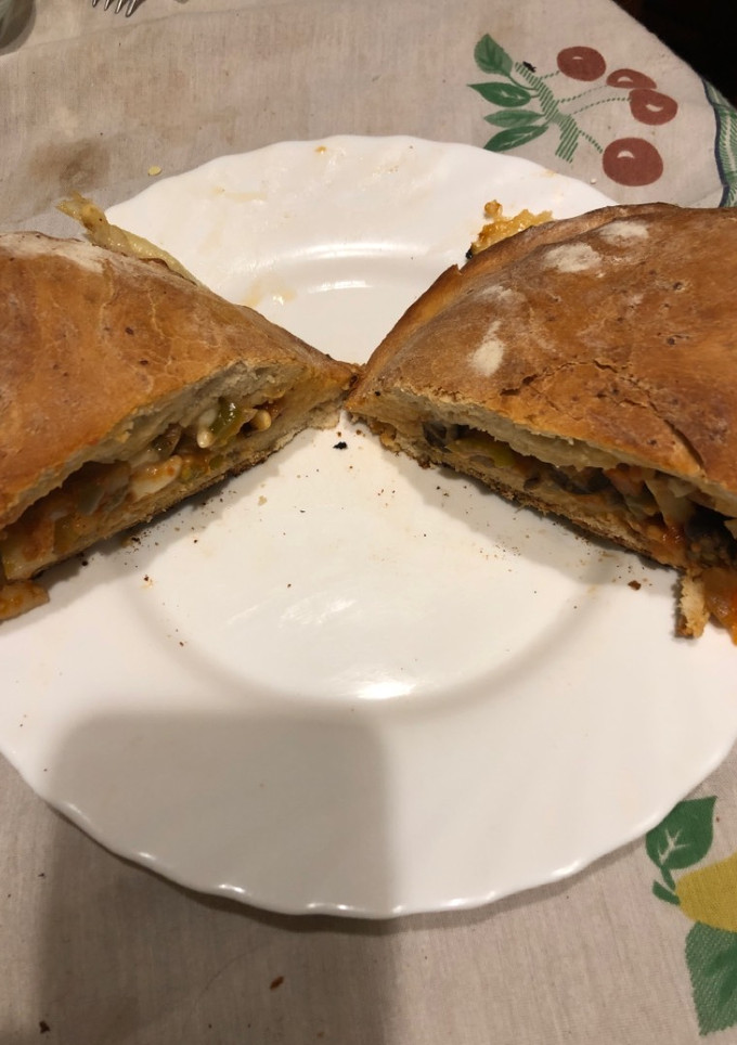 Una foto de 234. Calzone de caponata siciliana (principal pizza)