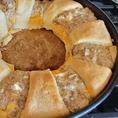 A picture of Cheesy Taco Ring.