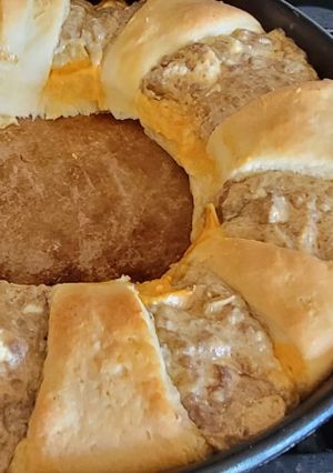 A picture of Cheesy Taco Ring.