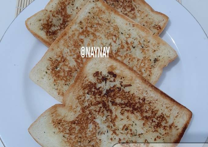 Garlic Bread (Roti Bakar Bawang Putih)