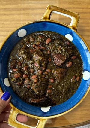 عکسی از دستور قورمه سبزی خوشمزه و جا افتاده🥰😋