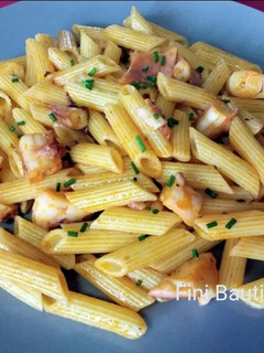 Una foto de Pasta de macarrones con pulpo a la gallega