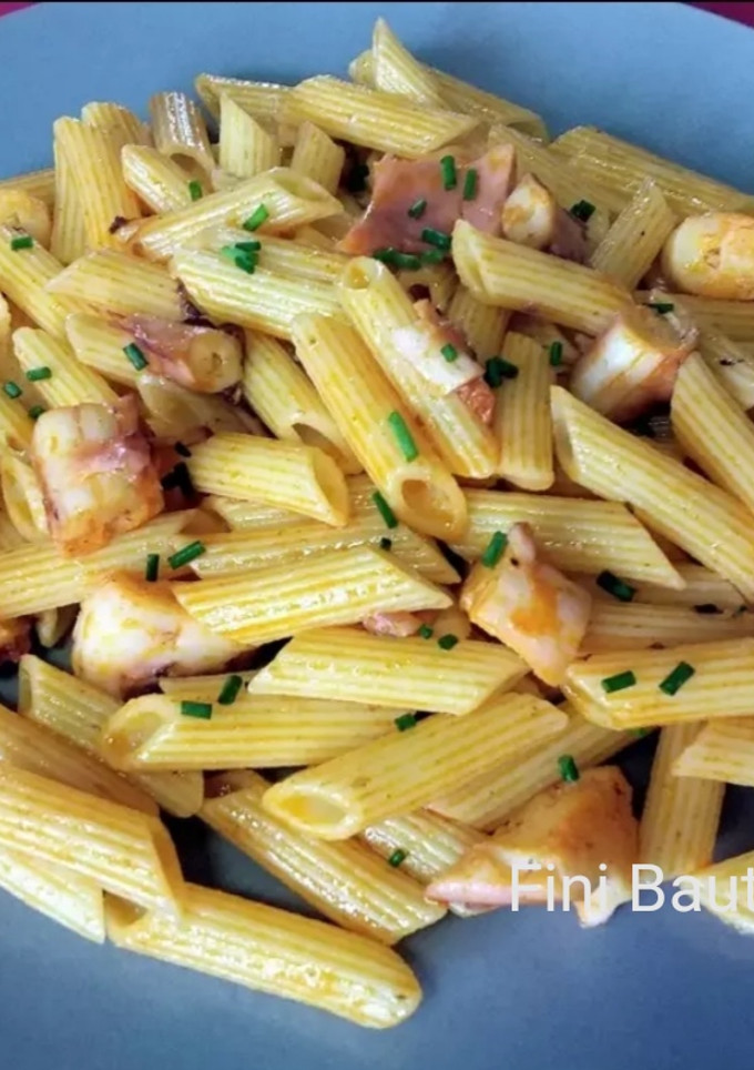 Una foto de Pasta de macarrones con pulpo a la gallega