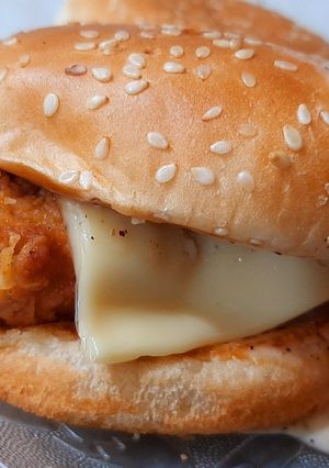 A picture of Chicken Fillet Burgers🤙😍❤.