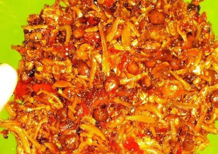 makanan Sambal goreng kering teri kacang yang mengenyangkan