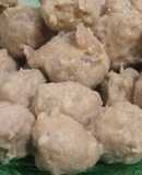 Bakso urat sapi empuk kenyal takaran cangkir dan sendok