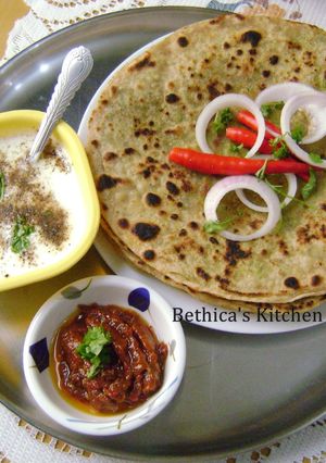 A picture of Green Peas Paratha.