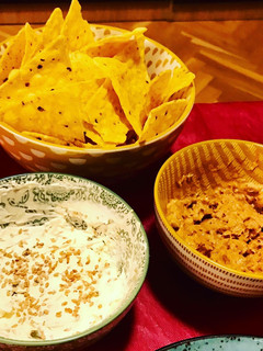 Una foto de Botanas de atún diabla y de queso con jalapeños