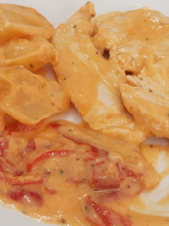 Una foto de Pechugas de pollo en salsa
