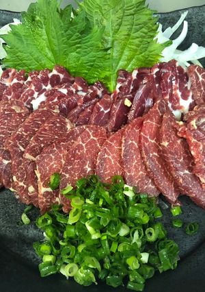 Hình của món Thịt ngựa (ăn theo kiểu Nhật).