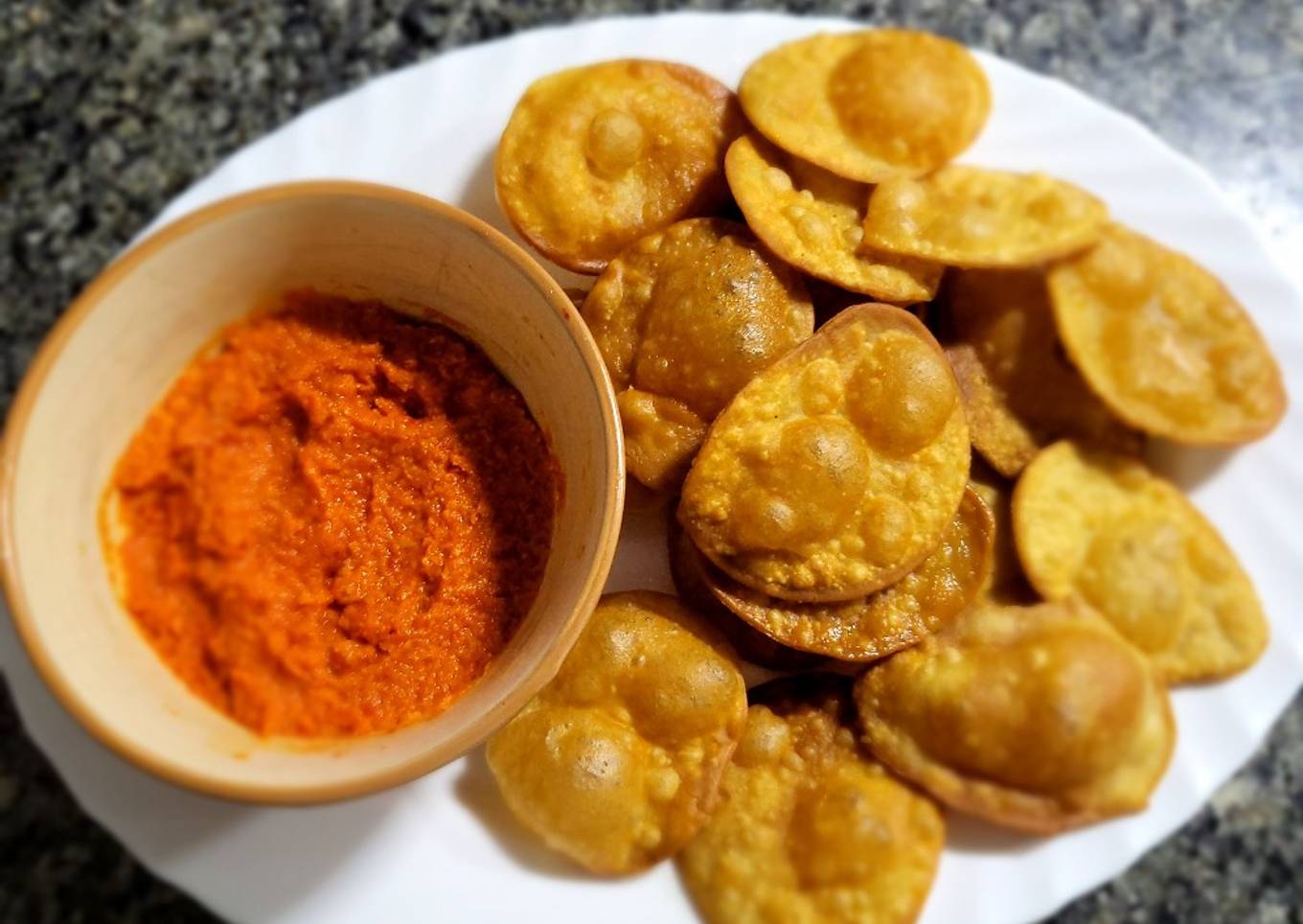 Hummus de garbanzos y pimiento del piquillo con mini tortitas