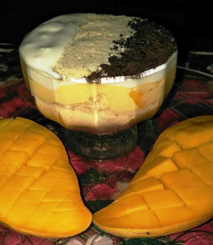 A picture of Mango and Cookie Parfait:.